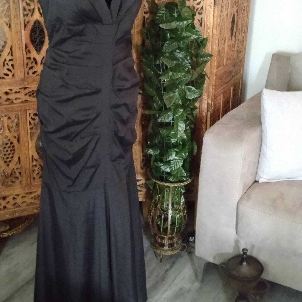 Dress - Picture 9 of 9